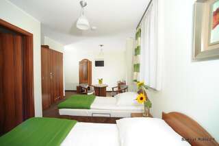 Отели типа «постель и завтрак» Noclegi-Bajka Устроне-Морске Апартаменты с 2 спальнями-2