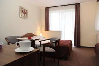 Отели типа «постель и завтрак» Noclegi-Bajka Устроне-Морске Трехместный номер с балконом-2