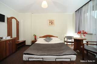 Отели типа «постель и завтрак» Noclegi-Bajka Устроне-Морске Трехместный номер с балконом-7